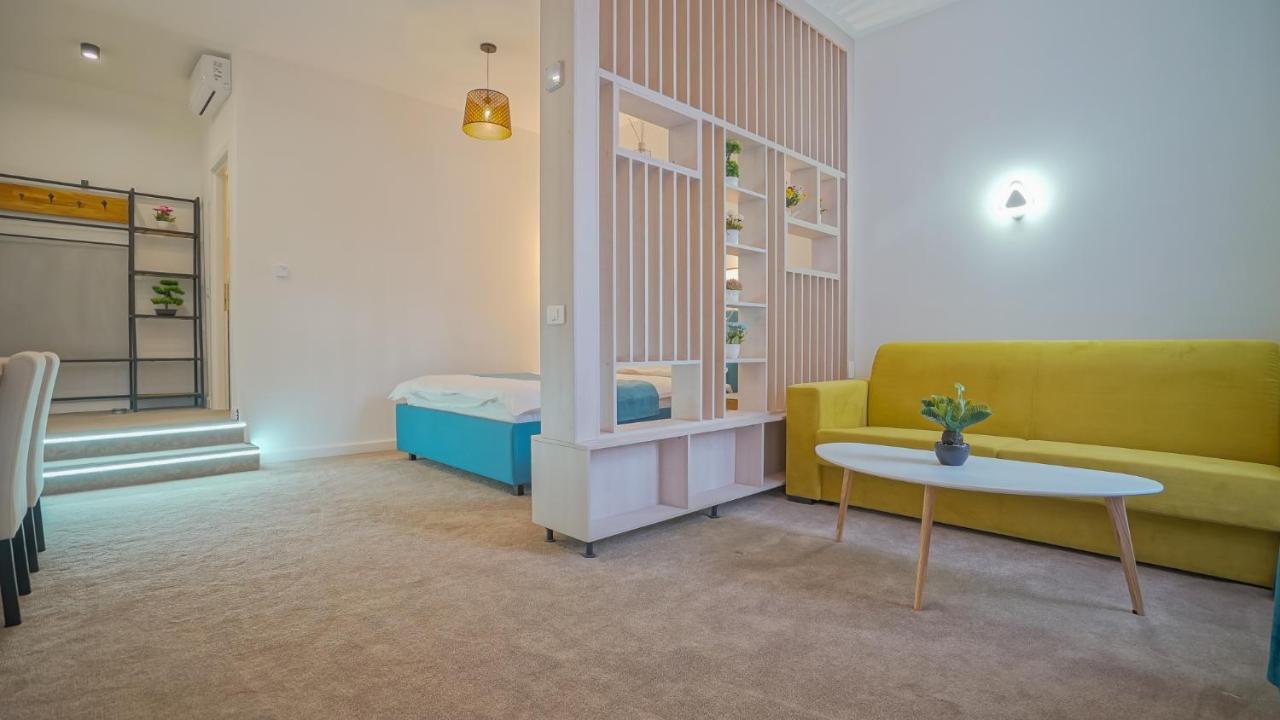 Zoom Rooms Brasov Bagian luar foto