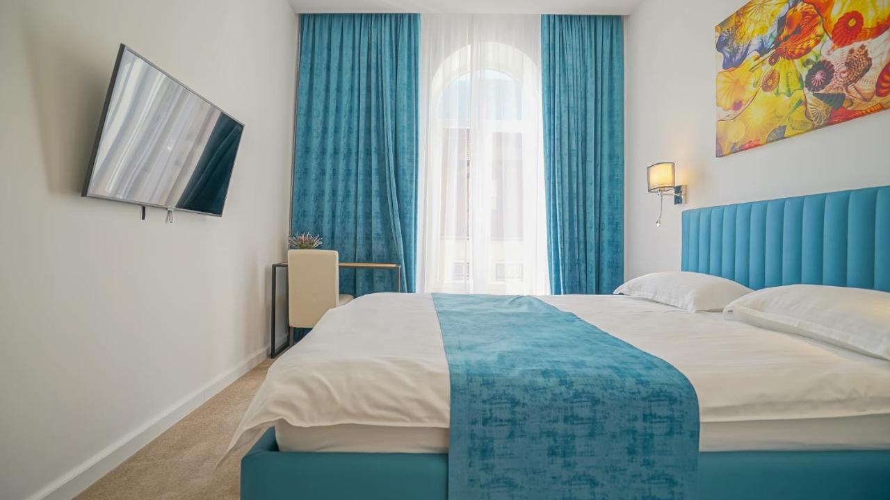 Zoom Rooms Brasov Bagian luar foto