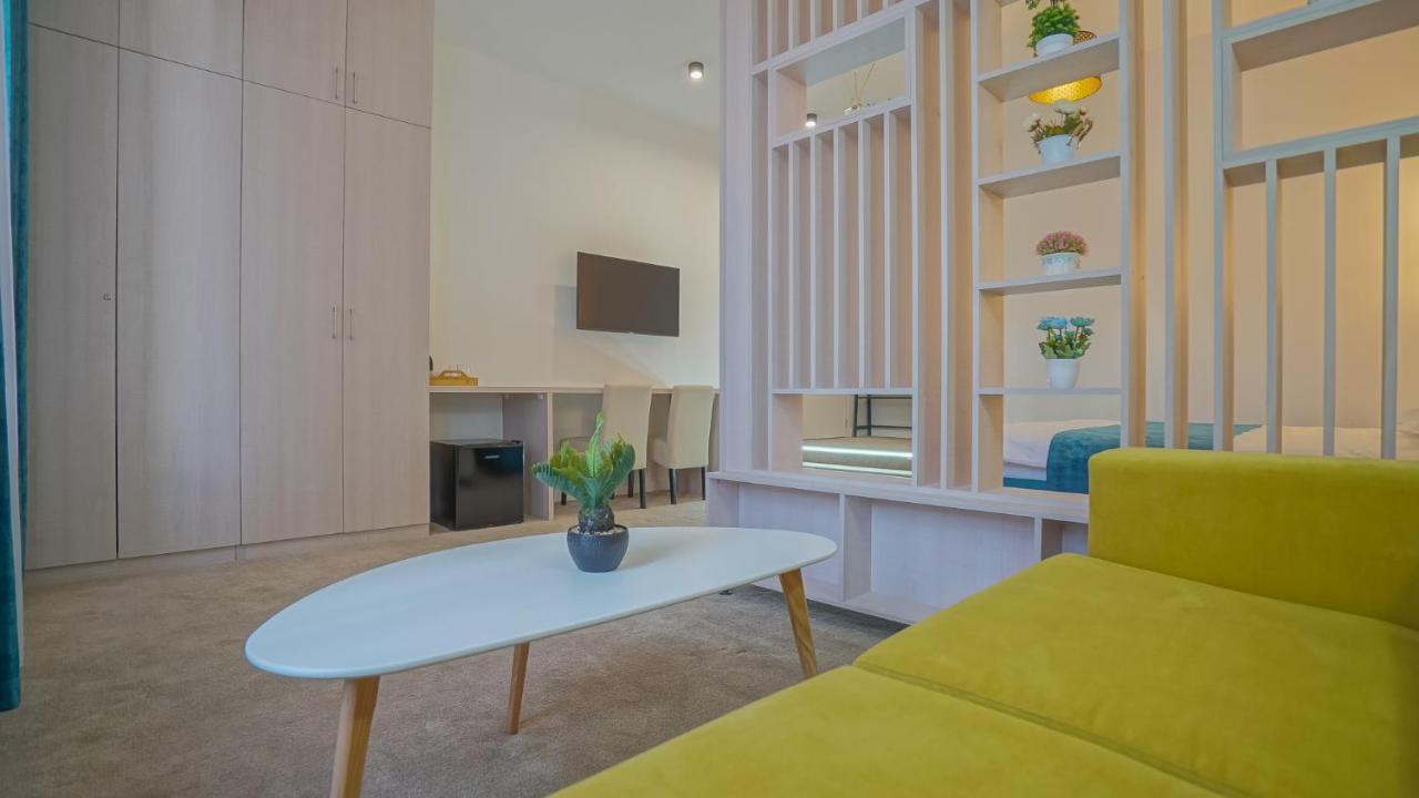 Zoom Rooms Brasov Bagian luar foto