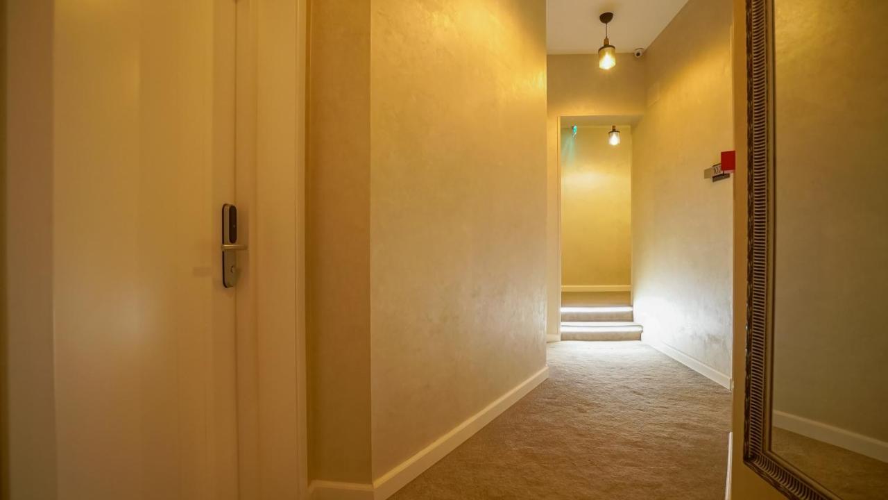 Zoom Rooms Brasov Bagian luar foto