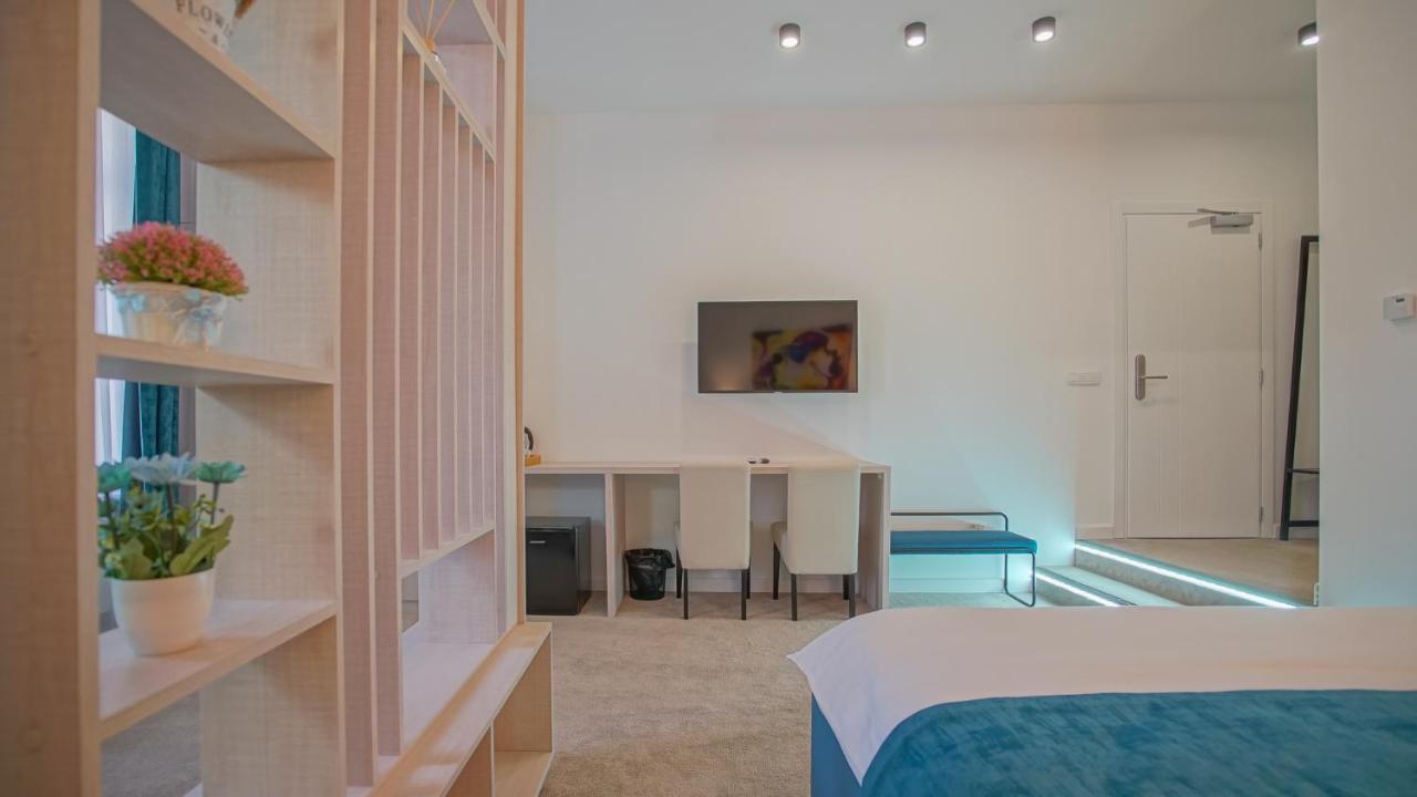 Zoom Rooms Brasov Bagian luar foto