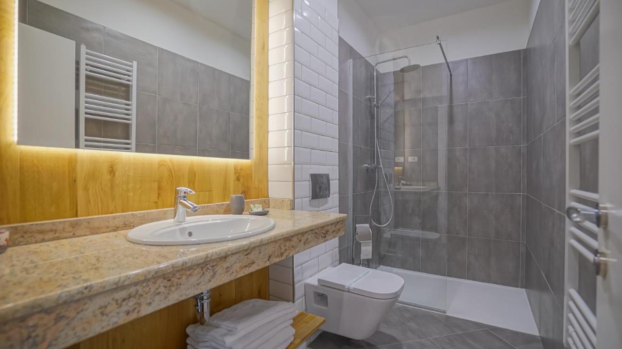 Zoom Rooms Brasov Bagian luar foto