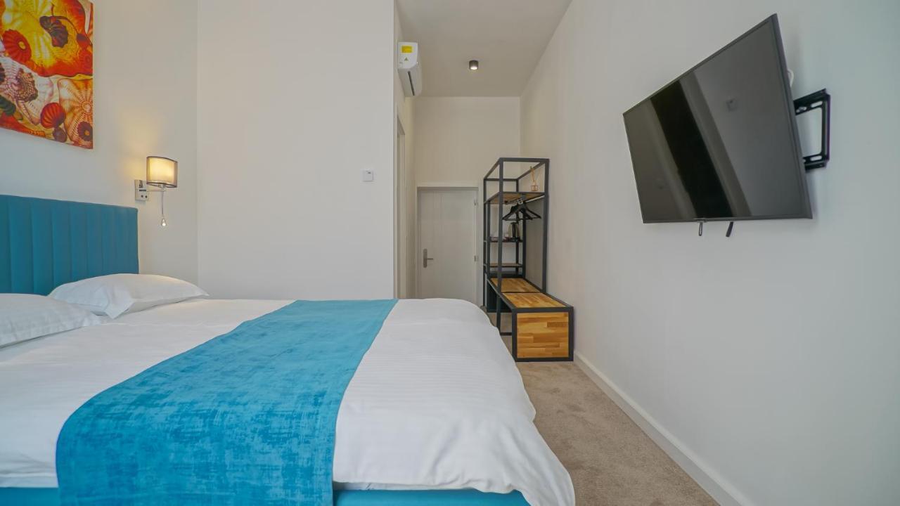 Zoom Rooms Brasov Bagian luar foto