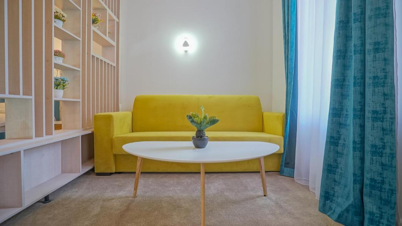 Zoom Rooms Brasov Bagian luar foto
