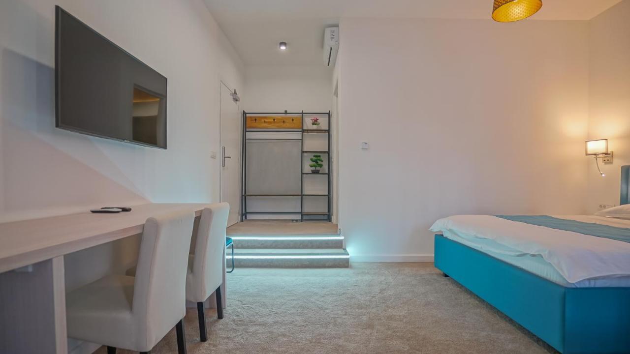 Zoom Rooms Brasov Bagian luar foto